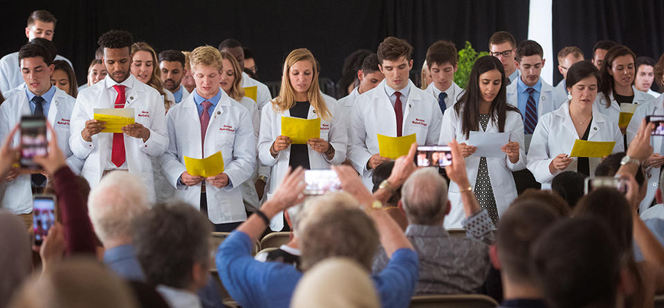 HMS first year medical students reciting their oath during their White Coat Ceremony. Image: Gretchen Ertl